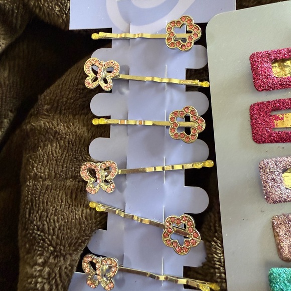 🎀3/$25🎀 Claire's Vibrant Hair Clip Collection - Picture 6 of 6